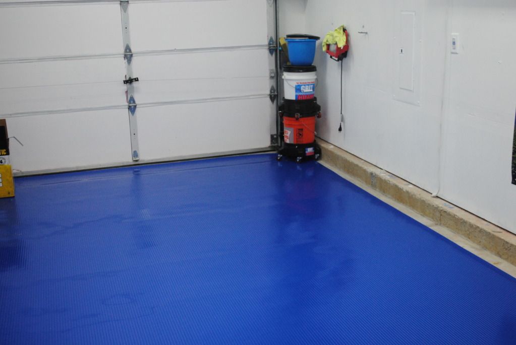 Garage floor coating for traction